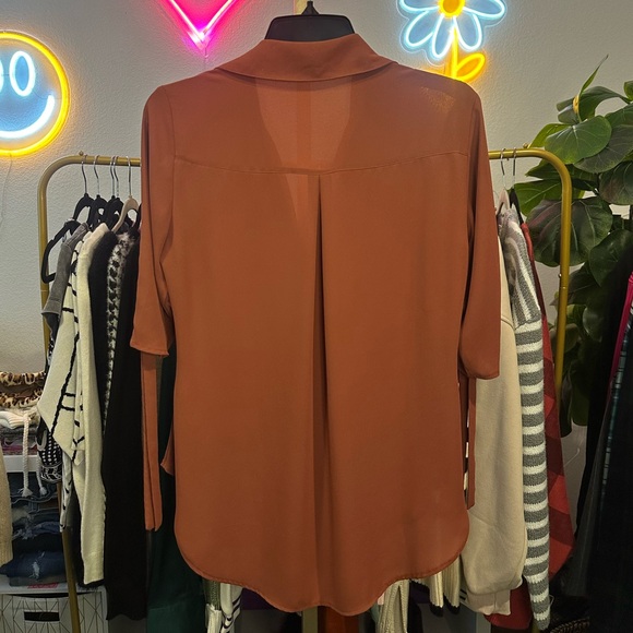 EUC Express Rust Button-Up SS Blouse - Picture 3 of 3